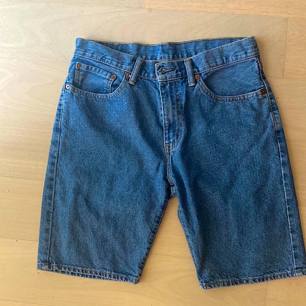 Vintage Levi’s bermuda shorts, so flipping cute !!